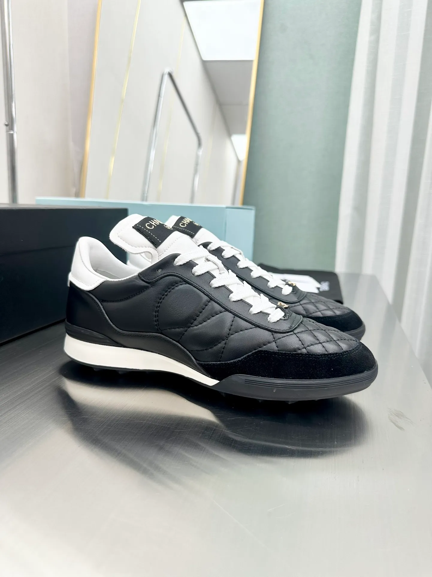 👟👟Ex-factory price 520 👟👟 CHANEL Chanel thick-soled panda sneakers Panda biscuit shoes Chanel 2023ss popular panda shoes 🐼Colorful thick-soled casual sports shoes sneakers The counter is synchronized The counter is very popular Very difficult to buy a shoe The most popular thick-soled panda shoes on the Internet It can be imagined that small fragrance control can not miss it, both appearance and comfort coexist. Simple and versatile white shoes. The thick sole increases the height and is super versatile. You can wear it with your eyes closed😍Whoever wears it will look better. Upper: calfskin. Lining: imported sheepskin lining. Outsole: T👟👟Ex-factory price U original outsole. Size: 35-40 (41 42 customized)